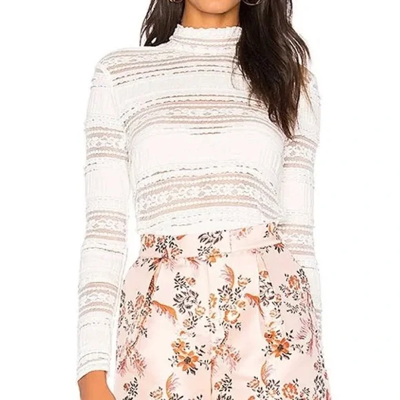 NWT EVEREVE Women's Endless Rose Mock Neck Textured Lace Top. Size medium - Picture 2 of 11